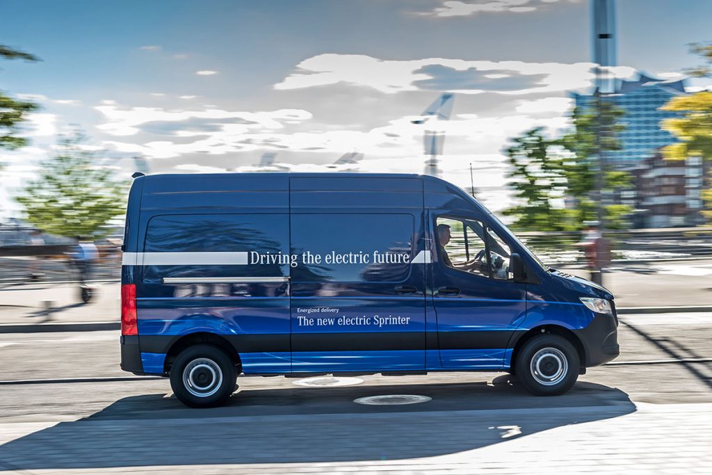 Lokal emissionsfreie Mobilität: Mercedes-Benz eSprinter fit für den urbanen Einsatz // Local zero-emissions mobility: Mercedes Benz eSprinter fit for urban life Lokal emissionsfreie Mobilität: Mercedes-Benz eSprinter fit für den urbanen Einsatz // Local zero-emissions mobility: Mercedes Benz eSprinter fit for urban life